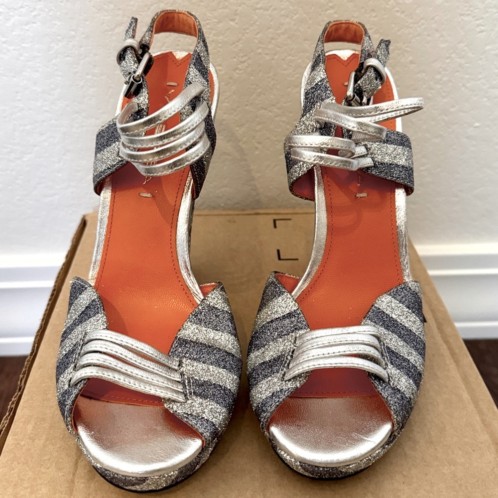 NEW- Via Spiga Wedges